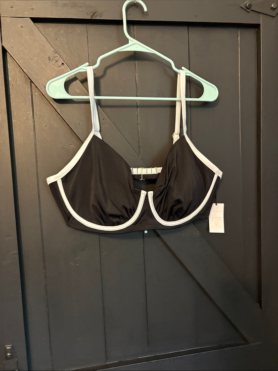 Shade & Shore Other - Shade & Shore Black and White Underwire Bikini Top